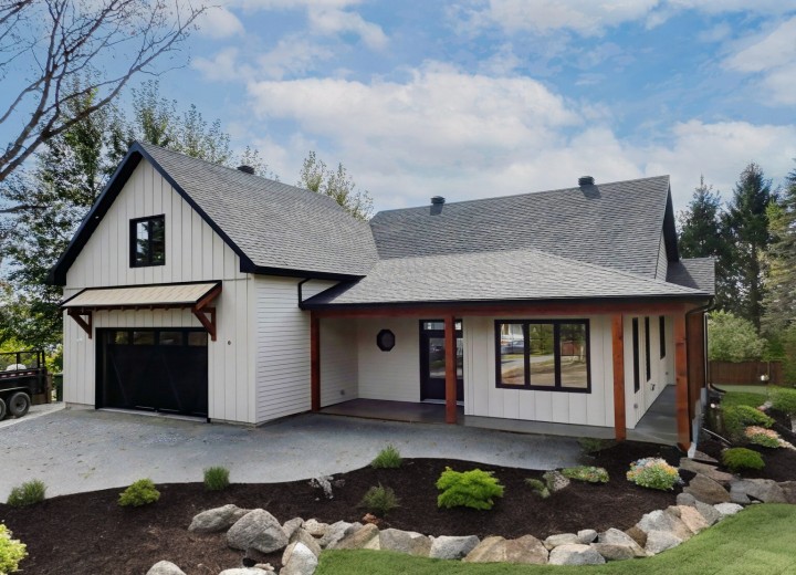 facade-maison-unifamiliale-sur-dalle-style-farmhouse-avec-garage-Habitations-CHL-2024