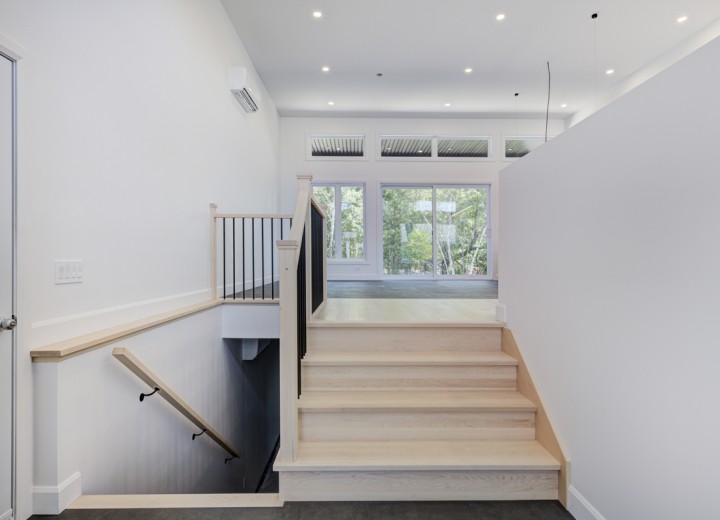 Entrée-Escalier-JP-Rochefort-Maison-modèle-2024-Constructions-Andre-Jacques-Victoriaville