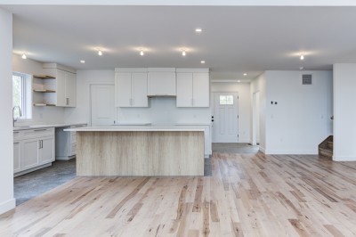 plancher-bois-franc-RT-Flordero-Victoriaville-maison-modele-2024-constructom